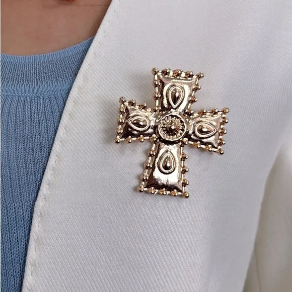 No Boundaries Gold Decorative Cross Brooch with Center Stone - Picture 2 of 2